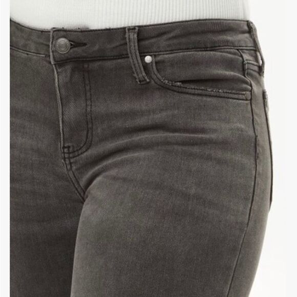 Matilda Jane Good Hart Black Anytime Destructed Mid Rise Jeans Size 6 New - Picture 4 of 7